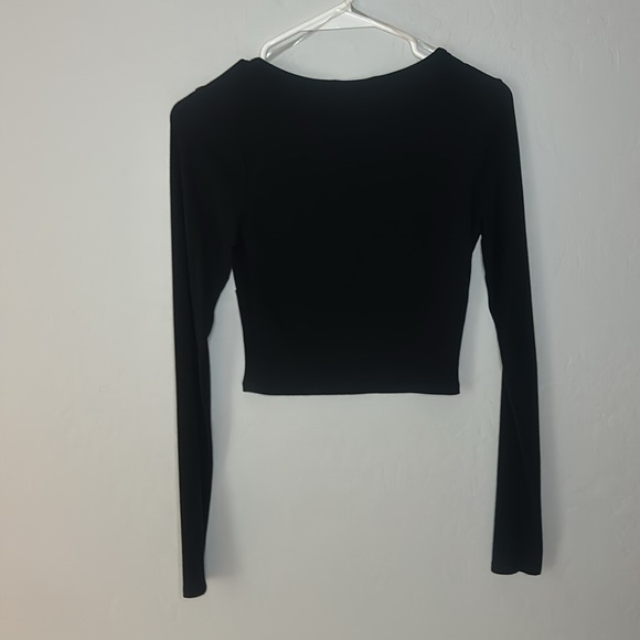 Black cross over top - Picture 2 of 2